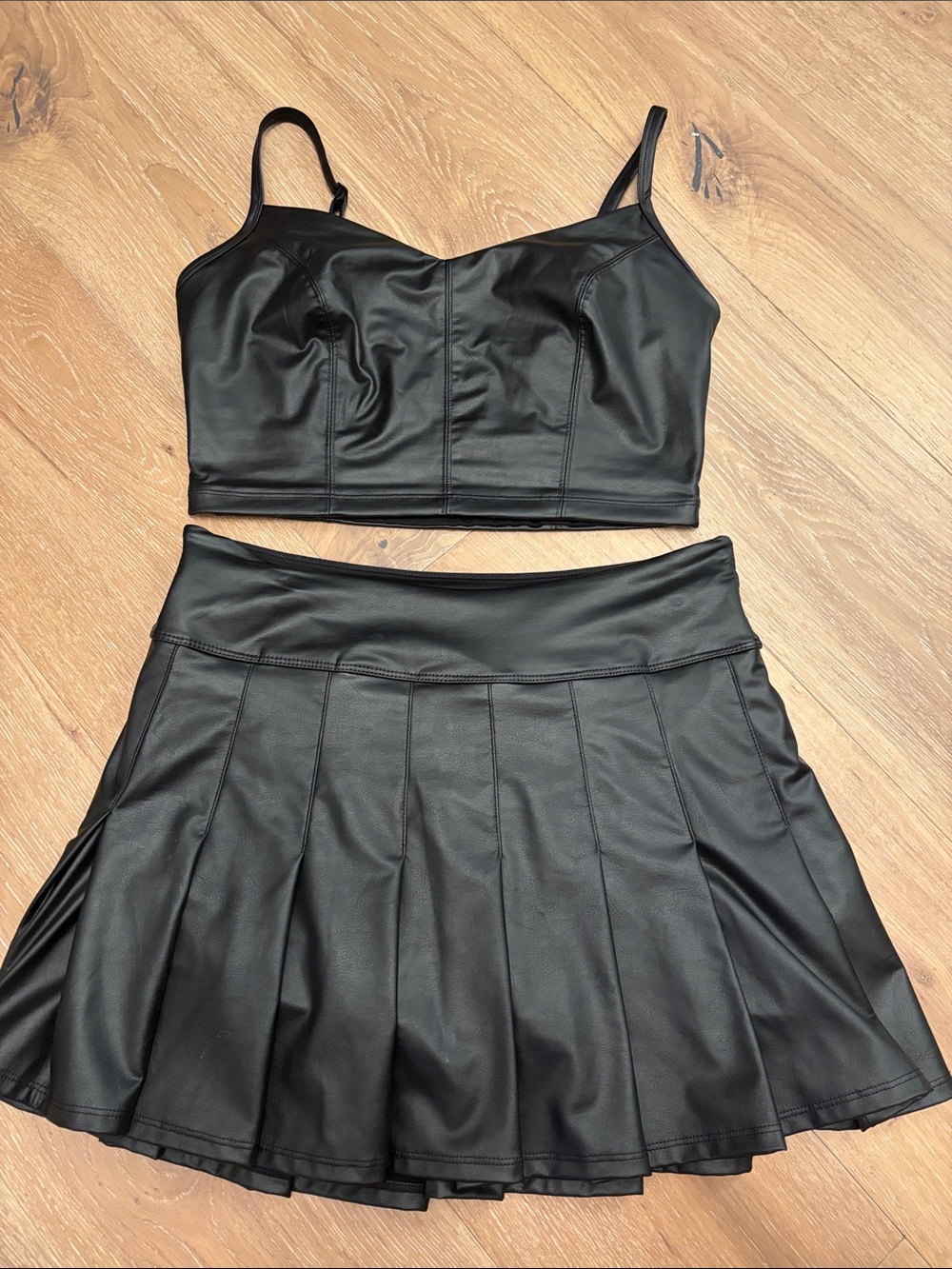 Aerie offline crop to and mini pleated skort Black Faux Leather